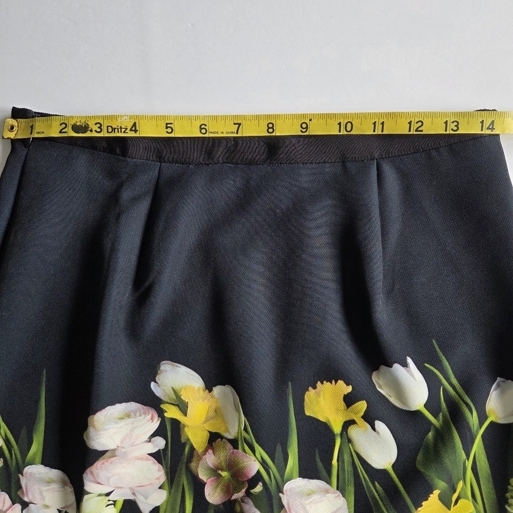 Victoria Beckham Floral Mini Skirt. - Picture 4 of 7